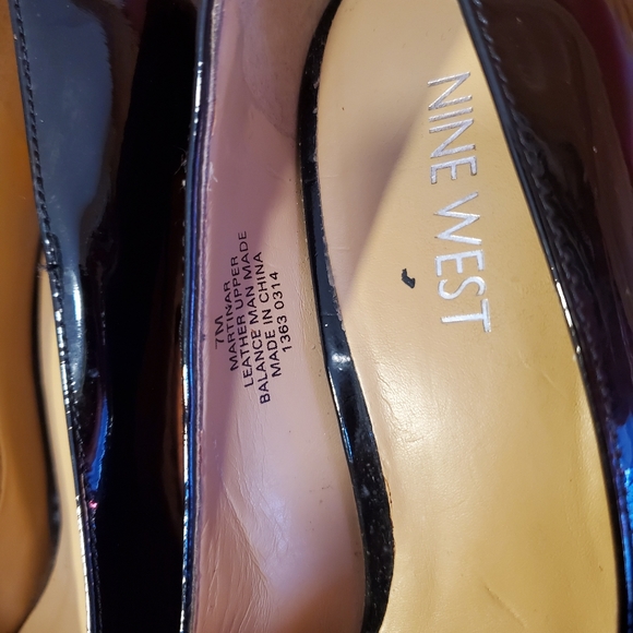 Black Nine West pointed toe pumps - Picture 3 of 4